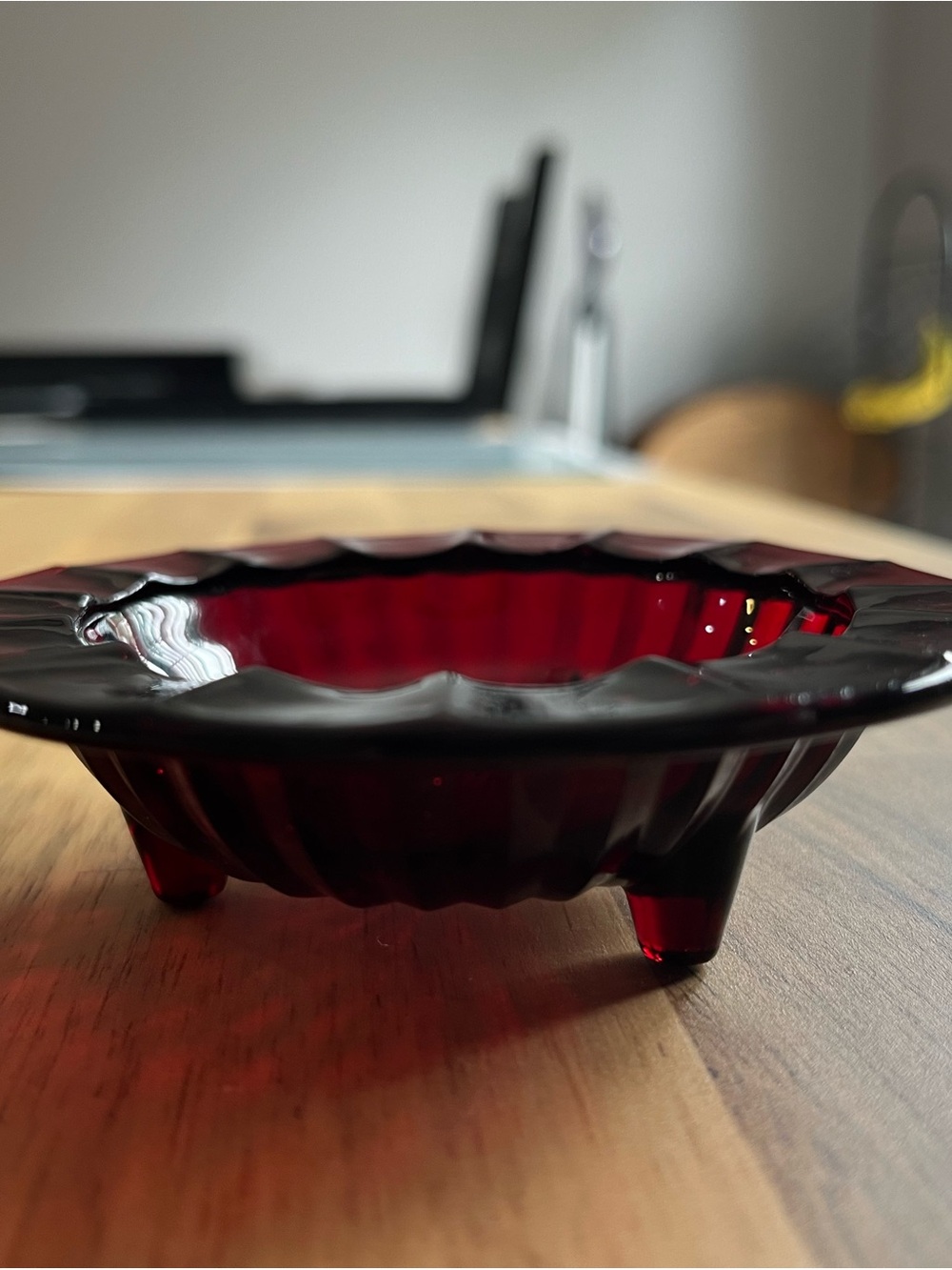 Mid Century Anchor Hocking Royal Ruby Red Footed Glass Ashtray, Vintage - Picture 6 of 7